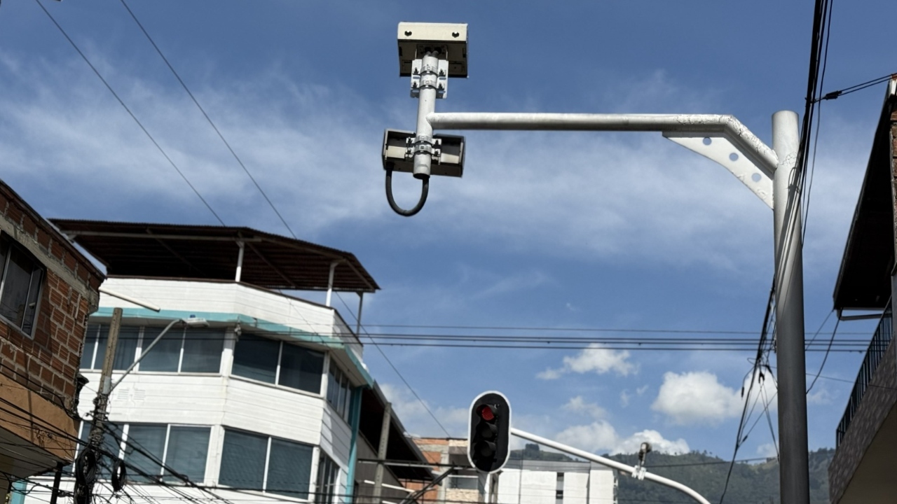 Camara de fotodeteccion en Bello, Antioquia, asociada a nuevos controles de movilidad